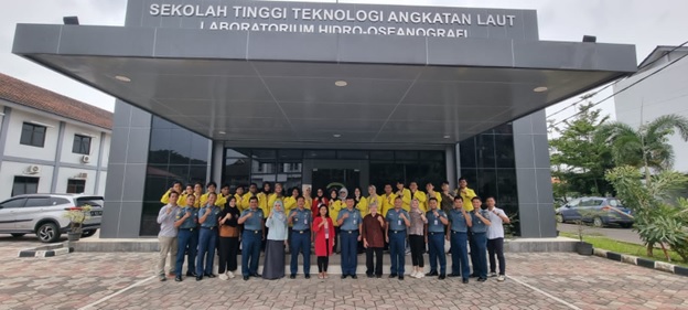 Kunjungan Mahasiswa Geografi FMIPA UI Ke Sekolah Tinggi Teknologi Angkatan Laut